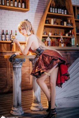 含着她两个硕大的乳峰视频_1080手机在线观看